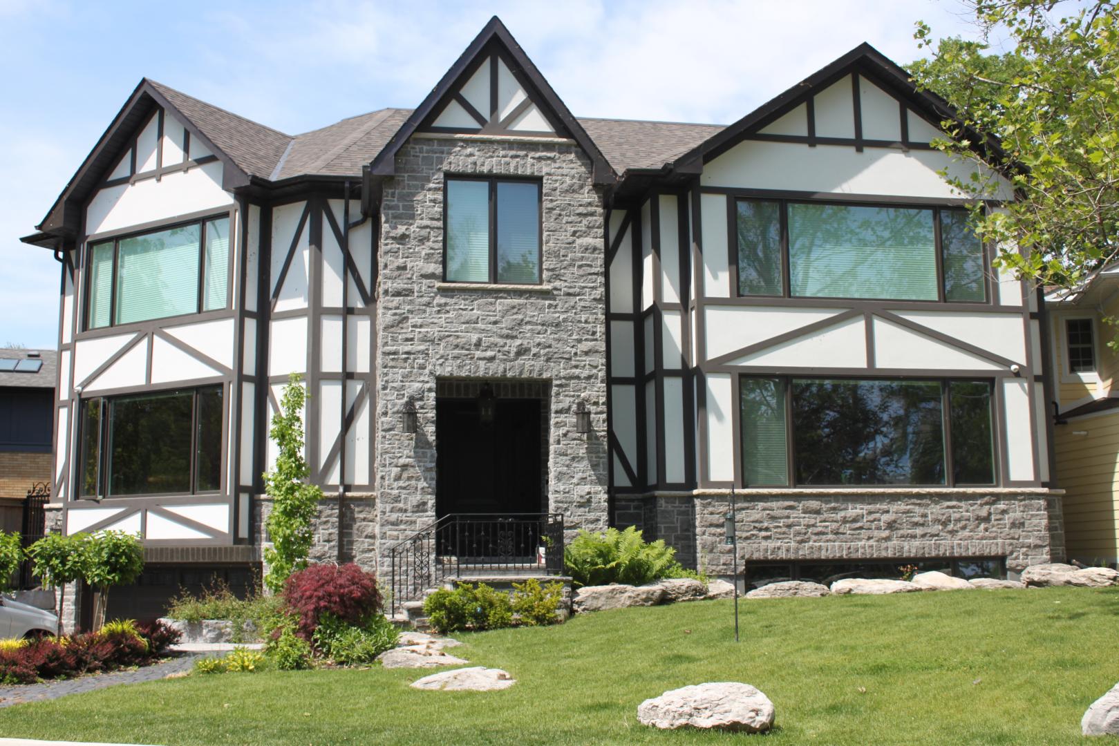 <p>Custom Home Builder, Richmond Hill</p>
